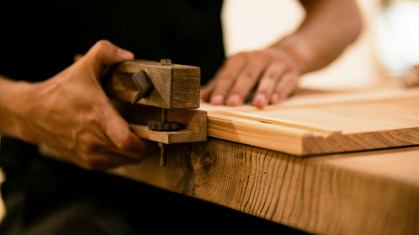 Schreinerarbeiten – Holzmöbel und Verkleidung